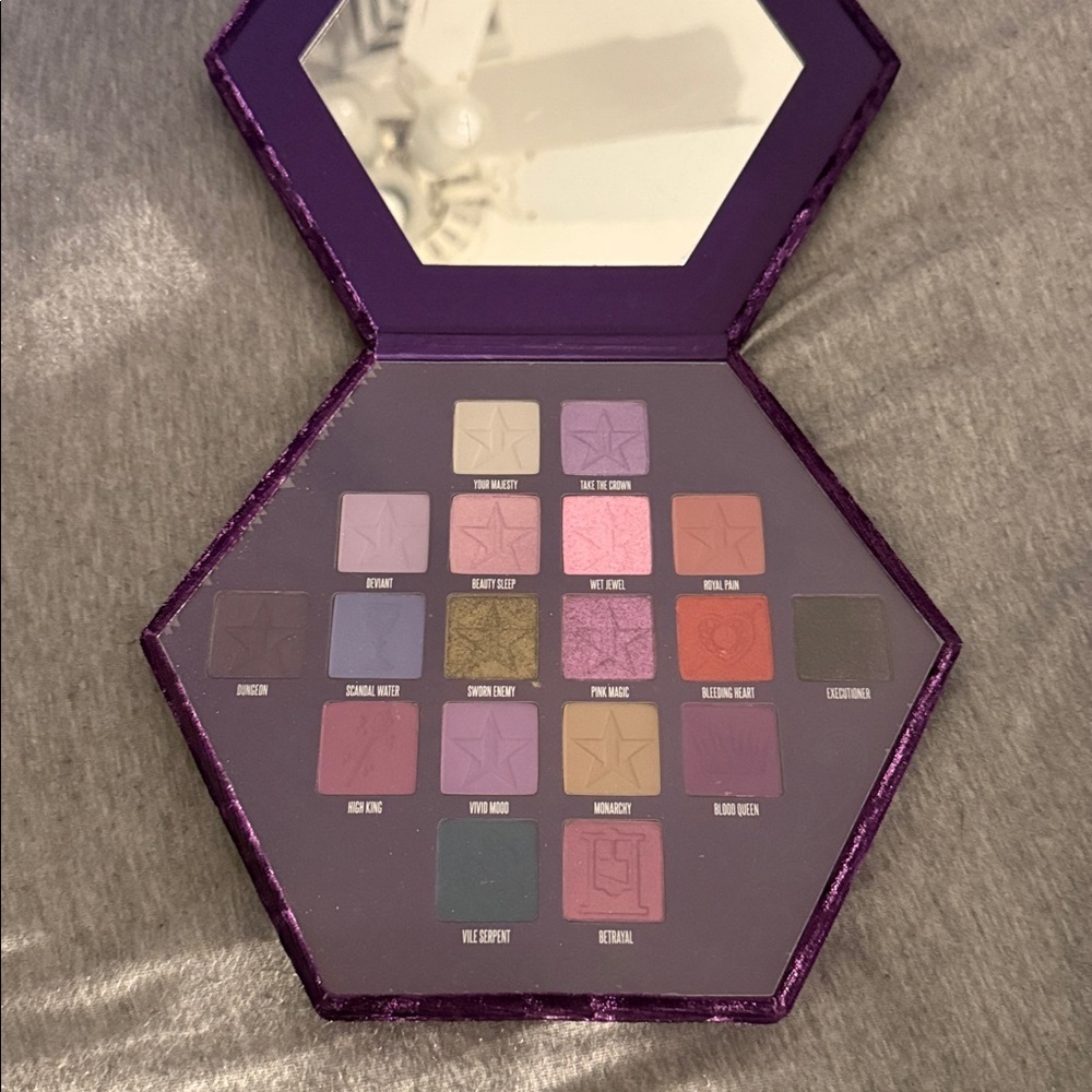 Jeffree Star Blood Lust Artistry Palette - Picture 3 of 7